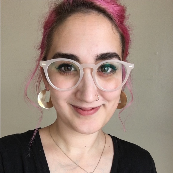 Meet your Posher, Krissie - Picture 4 of 6